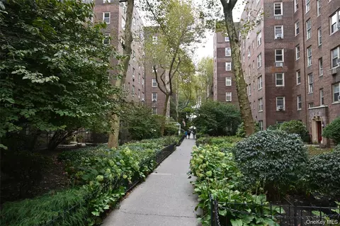4825 43rd St #7J, Woodside, NY 11377