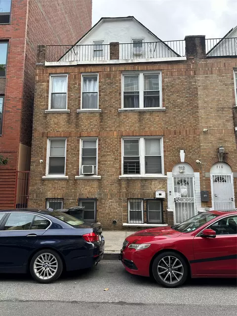 710 E 211th St, New York, NY 10467