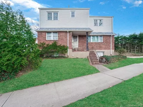 252-15 Horace Harding Expy, New York, NY 11362