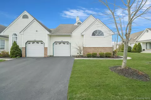 1601 Nicole Dr, Port Jefferson Station, NY 11776