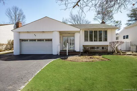 42 Netto Ln, Plainview, NY 11803