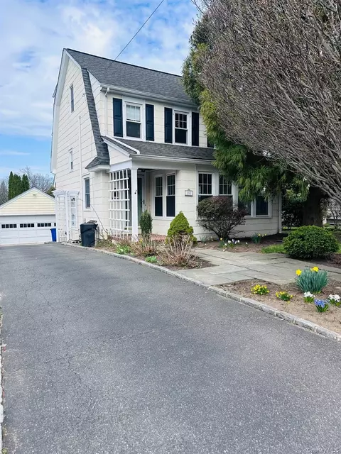 151 Hillcrest Ave, North Hempstead, NY 11030