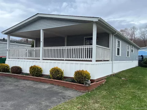 4 Scribo Ln, Wappinger, NY 12590
