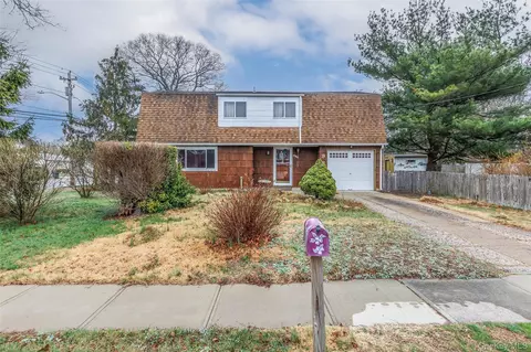 1 Bear St, Selden, NY 11784