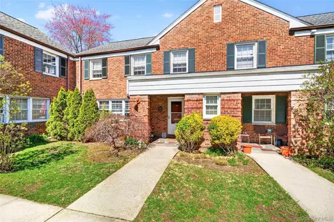 115 Robins Rd #115, New Rochelle, NY 10801