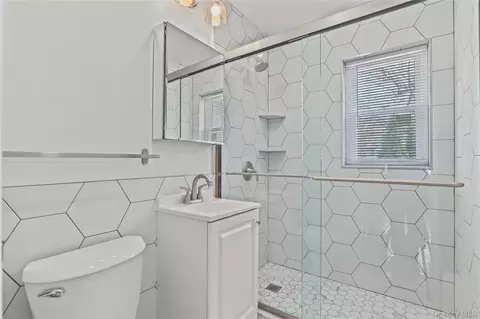 Bath - 2 Peck Ave #27 A, Rye, NY 10580 photo 1 of 1