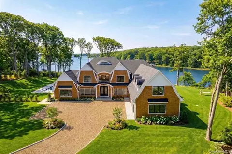 106 Cove Rd, Northport, NY 11768