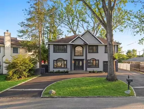 18 Wellington Rd, North Hempstead, NY 11548