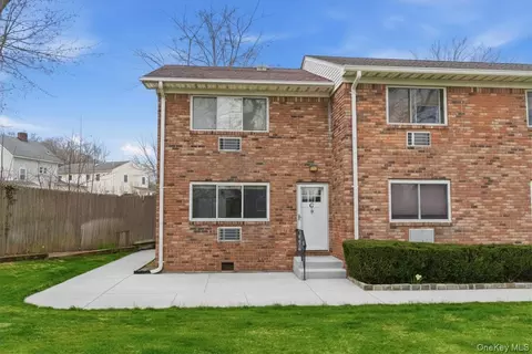 105 Prime Ave #G, Huntington, NY 11743