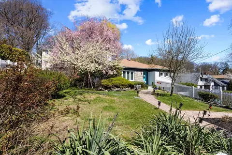 15 Brookside Ln, Greenburgh, NY 10522