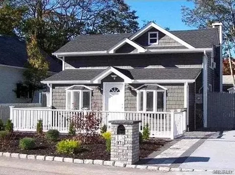 15 Ivy Rd, Mastic Beach, NY 11951
