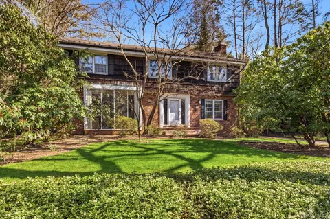 216 Clent Rd, North Hempstead, NY 11021
