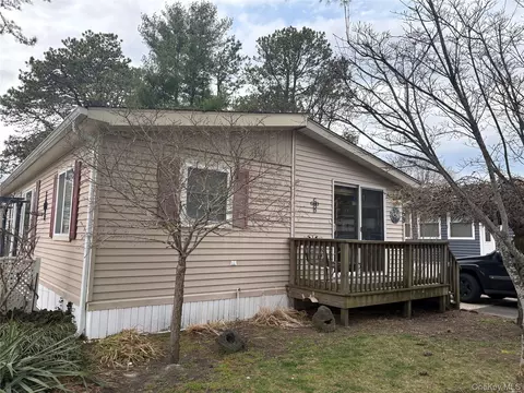 525159 Riverleigh Ave #159, Riverhead, NY 11901