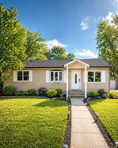 284 15th St, West Babylon, NY 11704