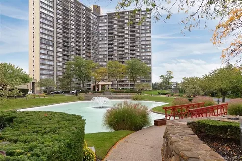 1 Bay Club Dr #4Y, New York, NY 11360
