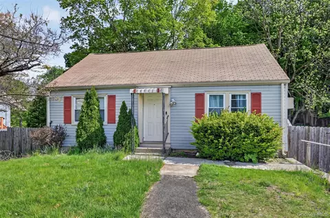 20 Hilltop Dr, New Windsor, NY 12553