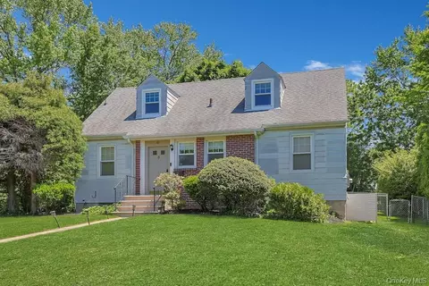 4 Calton Rd, New Rochelle, NY 10804