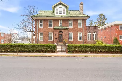 128 Parkway N, Yonkers, NY 10704