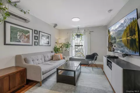 682 Lexington Ave, New York, NY 10022
