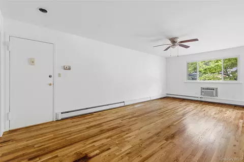 Living - 2 Woods End Cir #E, Peekskill, NY 10566 photo 1 of 3
