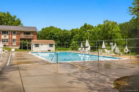 Exterior - 2 Woods End Cir #E, Peekskill, NY 10566 photo 2 of 6