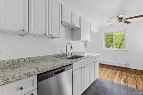 Kitchen - 2 Woods End Cir #E, Peekskill, NY 10566 photo 1 of 1