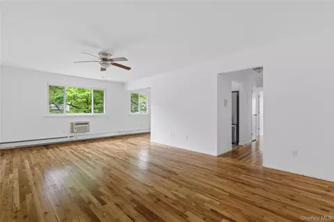 Living - 2 Woods End Cir #E, Peekskill, NY 10566 photo 2 of 3