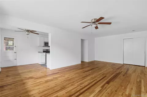 Living - 2 Woods End Cir #E, Peekskill, NY 10566 photo 3 of 3