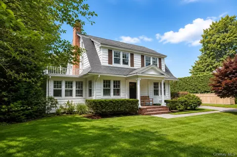 11 Hulse St, Bellport, NY 11713