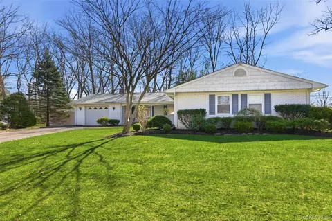 11 Shadetree Ln, Stony Brook, NY 11790
