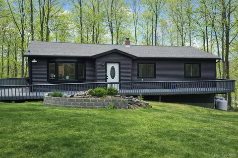 17 Union School Rd, Crawford, NY 12549