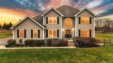 24 Dunthorne Dr, Crawford, NY 12721