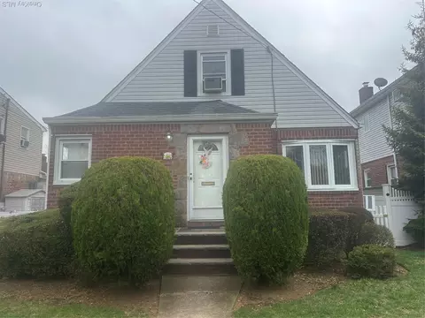 1514 Highland Ave, New Hyde Park, NY 11040