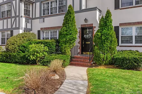 12 Lake Ave #12, Bronxville, NY 10708