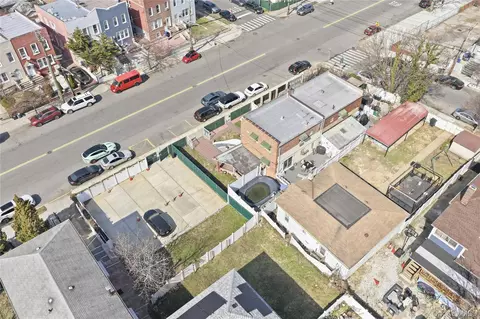 2864 Dewey Ave, New York, NY 10465 photo 5