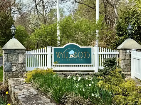 44 Trailhead Ln, Greenburgh, NY 10591