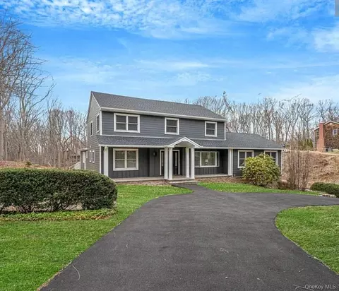33 Brookfield Rd, Northport, NY 11768