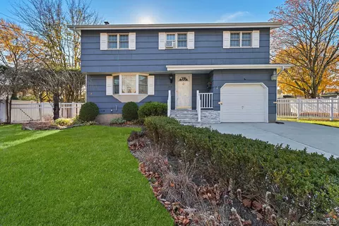 164 Colonial Springs Rd, Wheatley Heights, NY 11798