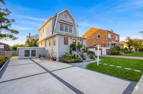 19 6th St, North Hempstead, NY 11040