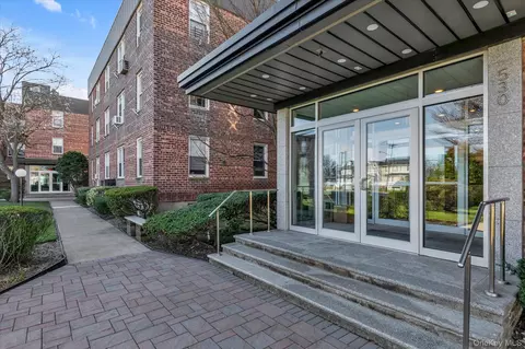 530 Dubois Ave #16C, Valley Stream, NY 11581