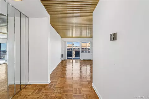 18-15 215th St #17L, New York, NY 11360