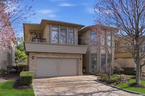 50 Holiday Pond Rd, Jericho, NY 11753