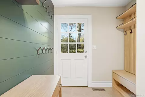Entry Way - 4 Boulder Rd, Rye, NY 10580 photo 3 of 3