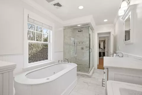 Bath - 4 Boulder Rd, Rye, NY 10580 photo 3 of 7