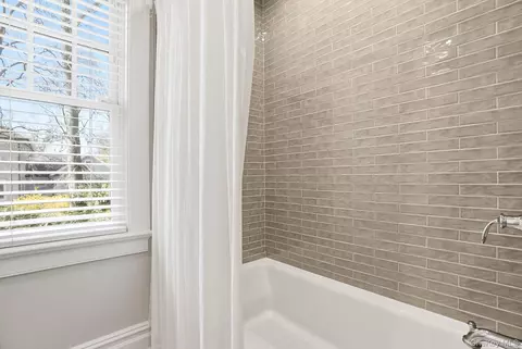 Bath - 4 Boulder Rd, Rye, NY 10580 photo 6 of 7