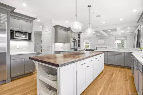 Kitchen - 4 Boulder Rd, Rye, NY 10580 photo 3 of 4