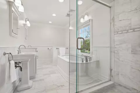 Bath - 4 Boulder Rd, Rye, NY 10580 photo 2 of 7