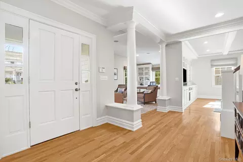 Entry Way - 4 Boulder Rd, Rye, NY 10580 photo 1 of 3