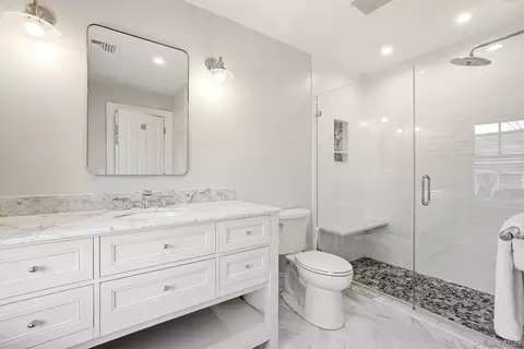 Bath - 4 Boulder Rd, Rye, NY 10580 photo 4 of 7