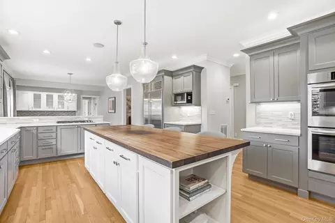 Kitchen - 4 Boulder Rd, Rye, NY 10580 photo 4 of 4